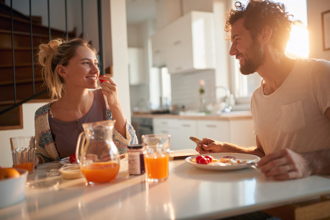 KOŠTA SAMO 25 DINARA, A POMAŽE U BORBI PROTIV ALCHAJMEROVE BOLESTI! Rezultati najnovijeg istraživanja doneli ogromnu nadu: Bez ove namirnice ne treba da zamislite dan!