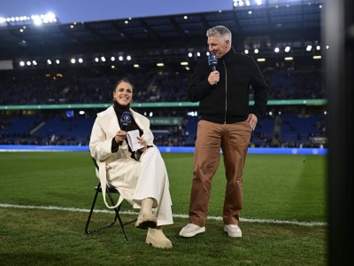 Za ovu fotografiju su mnogi navodili kako Bastijan u Ester gleda kao što je nekada u Anu