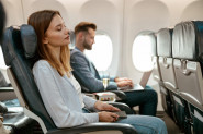 KOJU ODEĆU NE SMETE DA NOSITE U AVIONU - SVI TO RADE, A NE ZNAJU KOLIKO JE OPASNO: Lekari otkrivaju zašto je ovo najveći RIZIK po zdravlje kad letite!