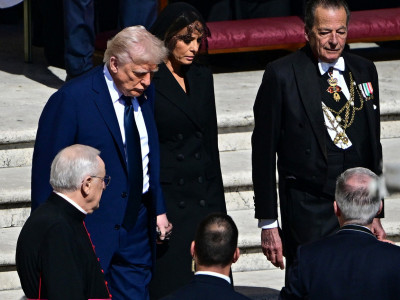 Melanija i Dinald Tramp ispred bazilike Svetog Petra