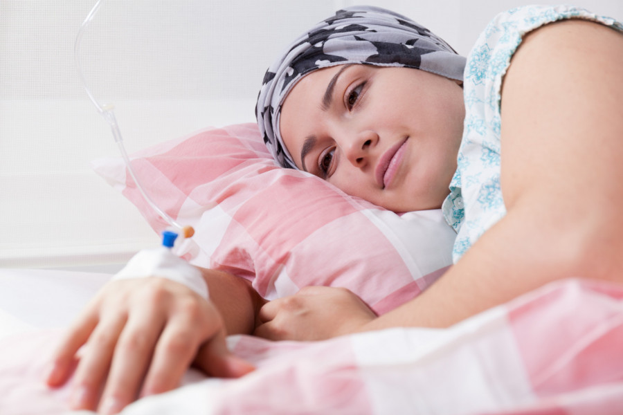 1 SIMPTOM NAJČEŠĆEG I NAJSMRTONOSNIJEG RAKA U SRBIJI POGORŠAVA SE NOĆU: Ako pritom počnete da kašljete i osetite još jedan znak pri govoru - hitno kod lekara!
