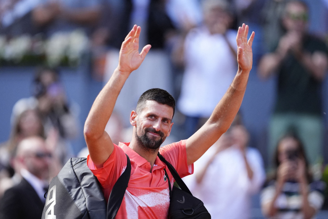 NOVAK ĐOKOVIĆ OVAKO SVAKO JUTRO BUDI SVOJ ORGANIZAM: Bogataši širom sveta su od njega preuzeli trik, pa rade isto!