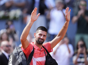NOVAK ĐOKOVIĆ OVAKO SVAKO JUTRO BUDI SVOJ ORGANIZAM: Bogataši širom sveta su od njega preuzeli trik, pa rade isto!