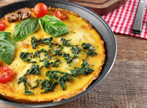 HRSKAV, SOČAN I SUPERUKUSAN! Zapečeni omlet sa spanaćem i sirom će biti vaš novi omiljeni doručak - kada ga jednom probate, samo ćete ga ovako spremati!
