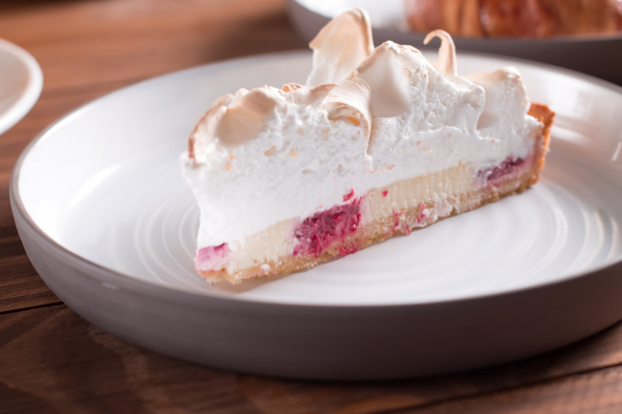 LENJA ŽENA JE NAJBRŽA TORTA BEZ PEČENJA: Tri sloja se pripremaju samo od 1 smese, domaćice je OBOŽAVAJU!