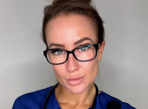 DANJU JE MEDICINSKA SESTRA, A NOĆU POSTAJE NEŠTO SASVIM DRUGO: Zaradila je brdo para, ali priznaje: "Muškarci me se plaše, sama sam već 7 godina!“ (FOTO)