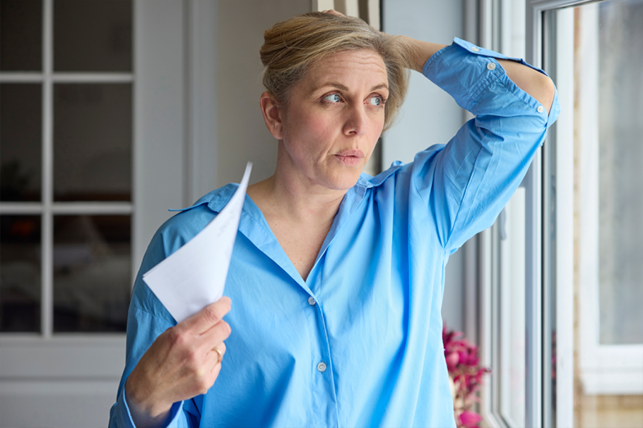 PET SIMPTOMA PODMUKLE BOLESTI KOJA ČEŠĆE POGAĐA ŽENE: Mogu da liče na menopauzu, a u pitanju je nešto mnogo opasnije!
