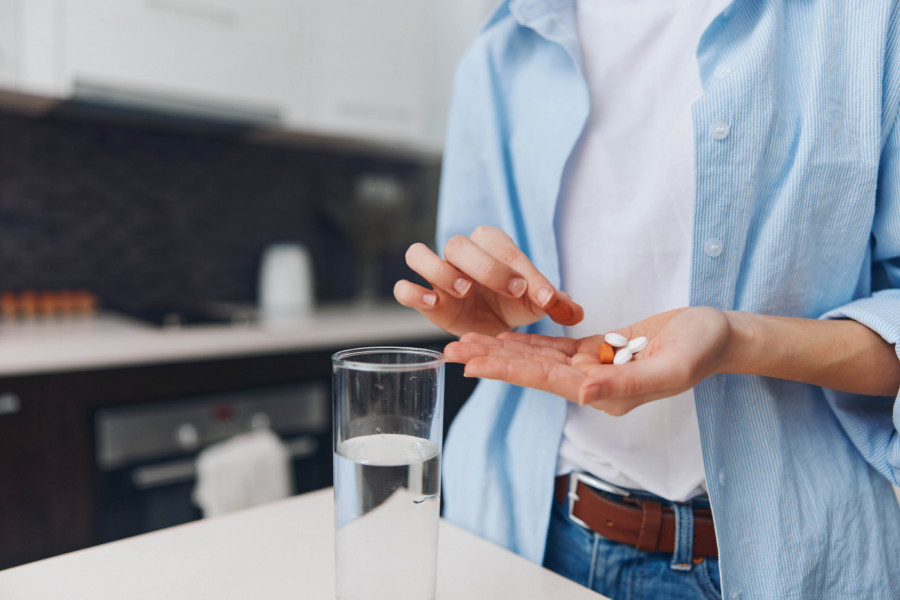 KOMBINACIJA ANTIBIOTIKA I OVIH LEKOVA MOŽE BITI VRLO OPASNA: Sigurno niste znali da na dejstvo utiče i određena hrana, pa nije svejedno kad ih pijete!