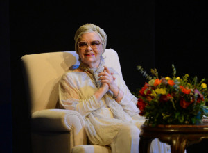 OVAKO JE MILENA DRAVIĆ DIKTIRALA MODU NA KANSKOM FESTIVALU: Zbog njene haljine svet je tada čuo za Srbiju, a nagradu je pocepala - razlog je baš važan