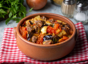 RECEPT ZA NAJSOČNIJU JAGNJETINU ISPOD SAČA: Ovo je ključan korak i to pre nego što ste započeli pripremu!