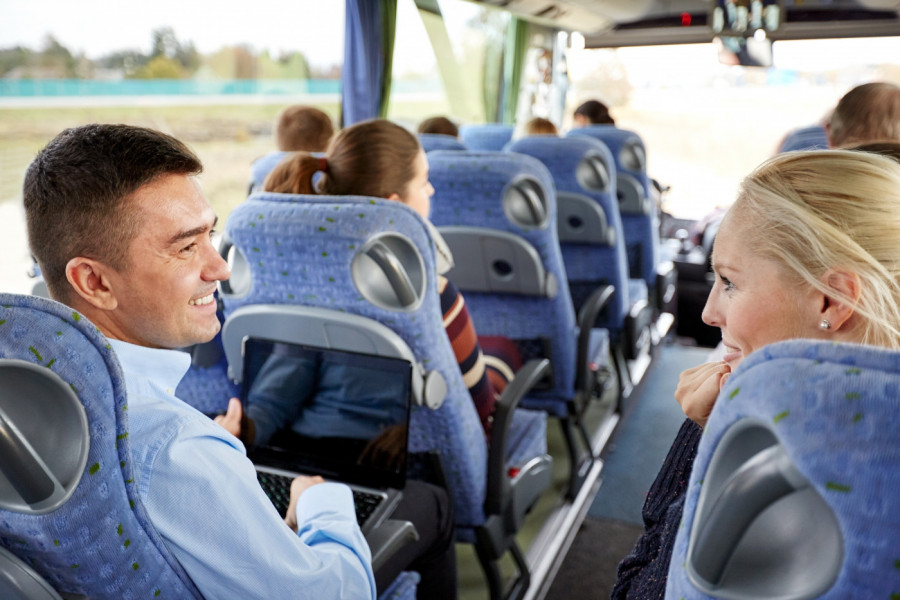 DA LI ZNATE KOJA SU NAJBEZBEDNIJA SEDIŠTA U AUTOBUSU I AUTU? Oglasili se stručnjaci - ovo morate znati pre nego što krenete na more!