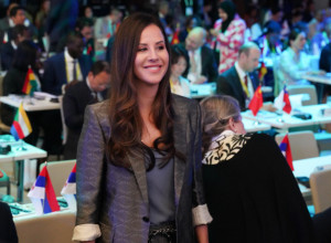 TAMARA VUČIĆ PONELA UNIKATAN KOMPLET U BOJI KOJA JE PRAVI HIT OVOG LETA: Jedan detalj na njemu dodatno čini figuru vitkom! (VIDEO)