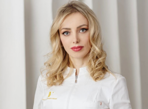 ŠTA  SE DEŠAVA SA KOŽOM KAD IZGORIMO NA SUNCU I KAKO SE PONAŠATI: Dr Aleksandra Vojvodić otkriva - ukoliko se javi ovih 7 simptoma morate hitno kod lekara!