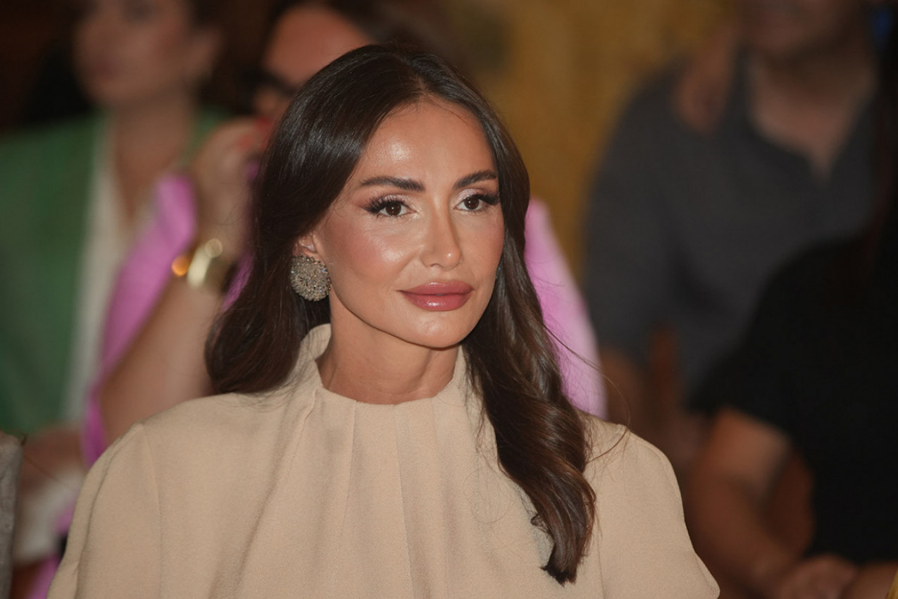EMINA JAHOVIĆ ZABLISTALA U GLAMUROZNOJ HALJINI, A MREŽE GORE: "Trebalo bi da je zločin izgledati tako divno!" (FOTO)
