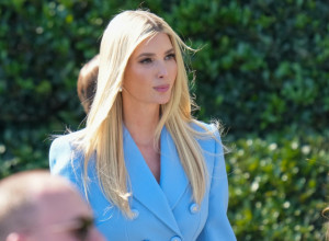 IVANKA TRAMP obukla komplet sa etno detaljima: Poznato je da ima stila, ali ovo će se posebno dopasti ljubiteljima mode u Srbiji