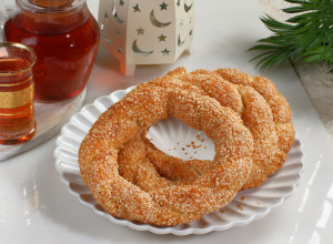 TURSKI ĐEVREK KOJI JE ZALUDEO SVE DOMAĆICE NA MREŽAMA: Neodoljivo mekan, a kora hrskava - ovaj recept ćete čuvati za sebe!
