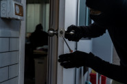 OPLJAČKALA JE 200 KUĆA I BILA U ZATVORU 10 GODINA: Sada savetuje šta nikako ne smete da radite, ako želite da se zaštite od provalnika!