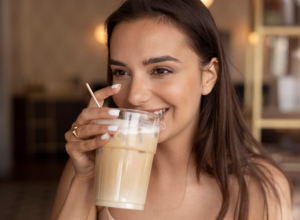 NE MOŽETE BEZ KAFE NI PO VRELOM DANU: Ovo je recept za savršeni napitak koji osvežava!