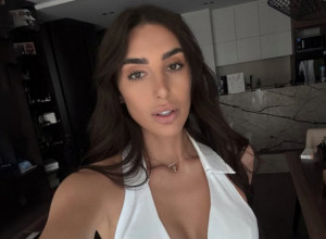 JOVANA TOMIĆ SE UDALA U HALJINI KOJA JE REMEK-DELO: "Da" je izgovorila u jednostavnoj beloj čipki, a mišljenja su podeljena (FOTO)