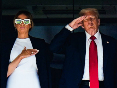 Melanija i Donald Tramp sa tribina