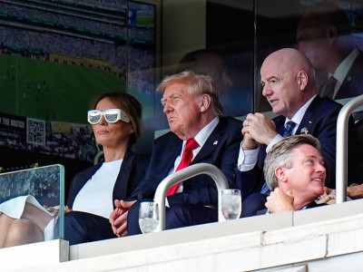 Melanija i Tramp pažljivo prate meč
