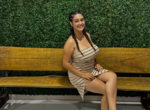 GRUDI OD 12 KILOGRAMA JE PRIKOVALE ZA KOLICA: Bolna dijagnoza joj je promenila život, evo kako je izgledala (FOTO)