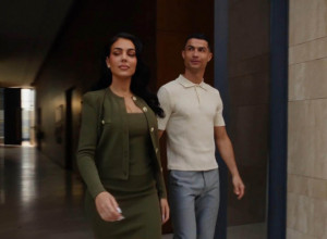 RONALDO I GEORGINA UHVAĆENI U STRASTI NA JAHTI: Nikome nije promakao ovaj detalj na skupocenom plovilu slavnog fudbalera! (FOTO)