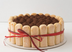 OMILJENA MARKIZA TORTA: Kremasto punjenje i piškote sa rumom - ovo je pravo vikend uživanje!