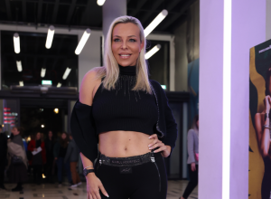 NAŠA PEVAČICA OTIŠLA NA OPERACIJU SMANJENJA GRUDI PA USLEDIO ŠOK: "Simptome sam uporno ignorisala, a onda su mi saopštili dijagnozu!" (FOTO)