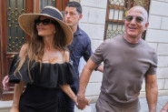 NAJSMELIJE IZDANJE INTRIGANTNE CRNKE: Loren Sančez u San Tropeu prošetala u minijaturnom bodiju i suknji koja sve otkriva! (FOTO)