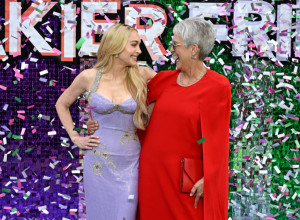 U LONDONU ODRŽANA PREMIJERA FILMA "UVRNUTI PETAK 2" - LINDZI LOHAN I DŽEJMI LI KERTIS ZAJEDNO NA SVEČANOM TEPIHU (FOTO-GALERIJA, VIDEO)