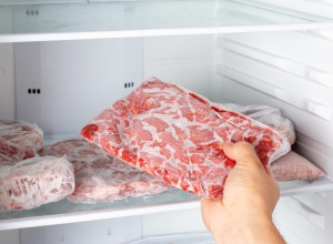 CEO ŽIVOT POGREŠNO ZAMRZAVATE MLEVENO MESO, EVO ZAŠTO JE KLJUČAN NAČIN PAKOVANJA: Ako temperatura nije tačno OVOLIKA, meso propada!