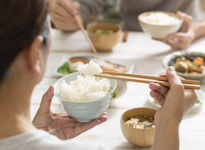 EVO ZAŠTO JAPANCI NEMAJU PROBLEMA SA KILAŽOM, KOŽOM I DEPRESIJOM: Ovo je njihov način ishrane koji menja sve!