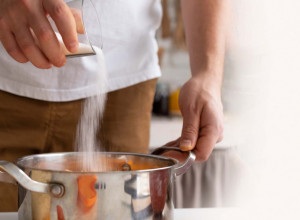 SAVET PROFESIONALNIH KUVARA: Jelo treba soliti u ovom trenutku za najbolji ukus