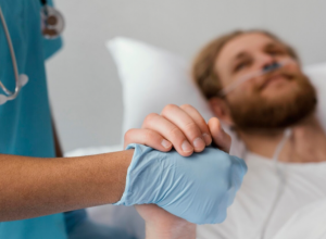 MEDICINSKA SESTRA OTKRIVA: Ovaj simptom na rukama pokazuje da je osoba blizu smrti