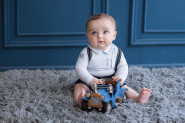 MAMA JE ODVELA BEBU U BUTIK: Kada je ugledao OVO, nije mogao da se obuzda, zbog ovog dečaka na mrežama se diglo milion ljudi (VIDEO)