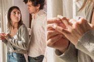 OVO SU ZNAKOVI KOJI OTKRIVAJU DA VAM MUŽ NIJE VERAN: Jedan ritual UJUTRU sve će vam sam reći
