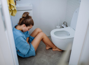 HELEN JE OTIŠLA NA PUTOVANJE POTPUNO BEZBRIŽNA: Nešto ju je preseklo u stomaku, sela je na šolju, pa ostala u agoniji onim što je iz nje izašlo!