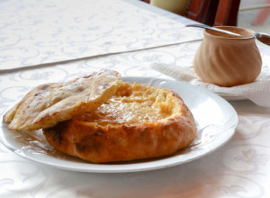 JOGURT LEPINJE PUNJENE KAČKAVALJEM: Nema kvasca, ni čekanja, uspevaju i početnicima!