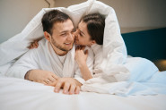 ŠTA MUŠKARCI I ŽENE ZAISTA PRVO KAŽU POSLE INTIMNOG ODNOSA: Zaboravite na romantiku, ove reči otkrivaju pravo lice vašeg partnera!