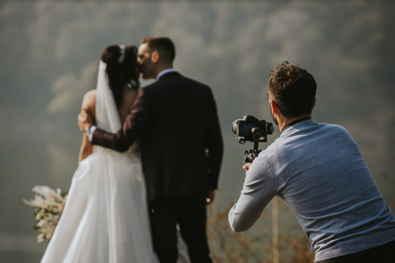 OVIH 5 ZNAKOVA NA VENČANJU ZNAČE DA ĆE BRZO USLEDITI RAZVOD: Svadbeni fotograf otkrio tihe signale koje su jasni znakovi za uzbunu!
