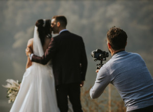 OVIH 5 ZNAKOVA NA VENČANJU ZNAČE DA ĆE BRZO USLEDITI RAZVOD: Svadbeni fotograf otkrio tihe signale koje su jasni znakovi za uzbunu!