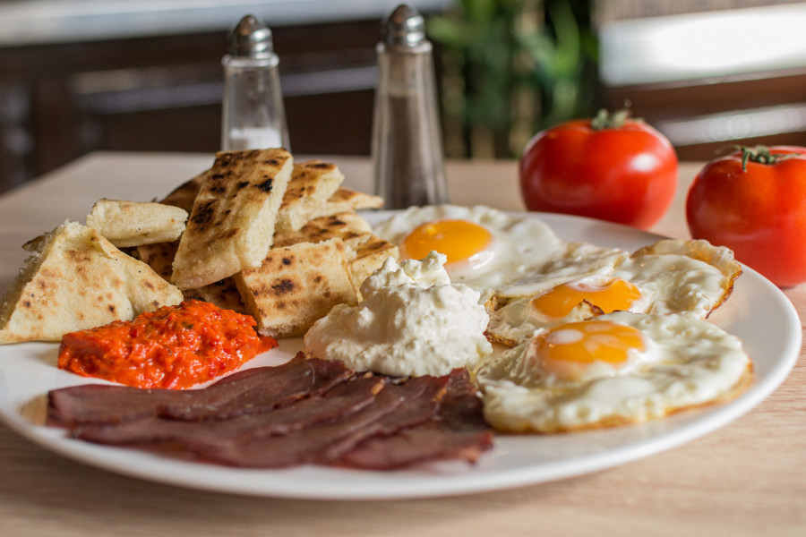 ORIGINALNI recept za NAJBOLJI AJVAR na kom će vam pozavideti čak i komšinice