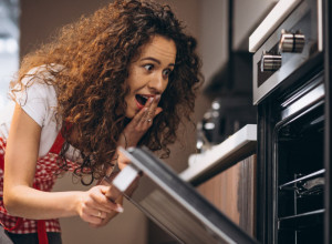 Stavite ovu SMESU U RERNU preko noći – ujutru vas čeka neverovatno iznenađenje, i to bez muke!