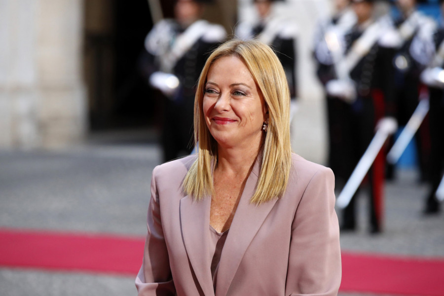 Đorđa Meloni je KRALJICA ODELA: Italijanska premijerka u modelu koje savršeno skriva nedostatke, a dobre štikle su sve! (FOTO)