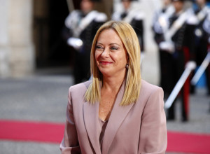 Đorđa Meloni je KRALJICA ODELA: Italijanska premijerka u modelu koje savršeno skriva nedostatke, a dobre štikle su sve! (FOTO)
