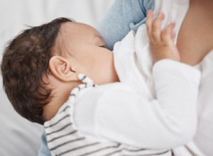 MAME, NE ODUSTAJTE: 9 mitova o DOJENJU u koje i dalje verujemo