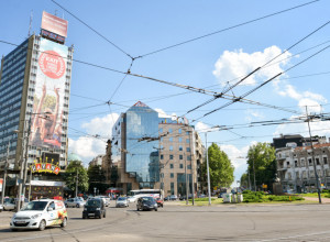 Slika sa ulica BEOGRADA rasplakala milione: Momku koji prosi prišao muškarac, rasplet priče će vas oduševiti! (FOTO)