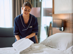 Hotelska sobarica zabrinula sve: Nikada mi nisu rekli da očistim ovih PET stvari u sobi! (VIDEO)