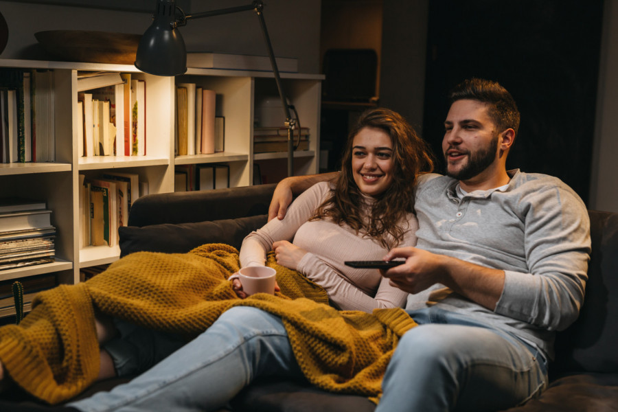 Studije su potvrdile: Ovako FILMSKO VEČE sa partnerom utiče na VEZU - ne košta ništa, a čini čuda!